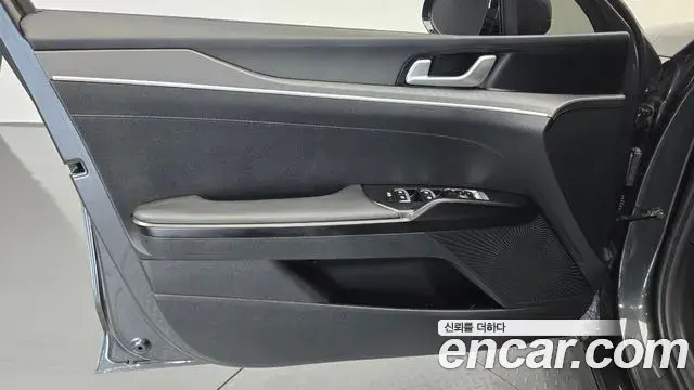 Kia K5 2023 — Photo 9/31
