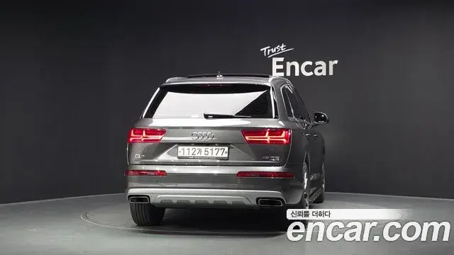 Audi Q7 2019 — Фото 4/20