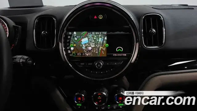 Mini Cooper Countryman 2019 — Photo 32/36