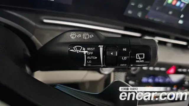 Kia Carnival 2023 — Фото 18/20