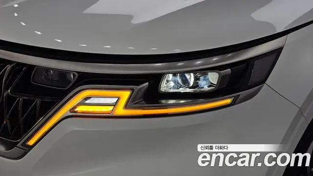 Kia Carnival 2023 — ფოტო 15/38
