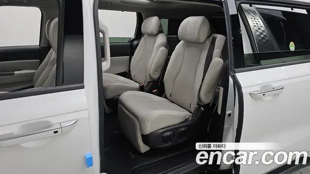 Kia Carnival 2023 — ფოტო 30/38