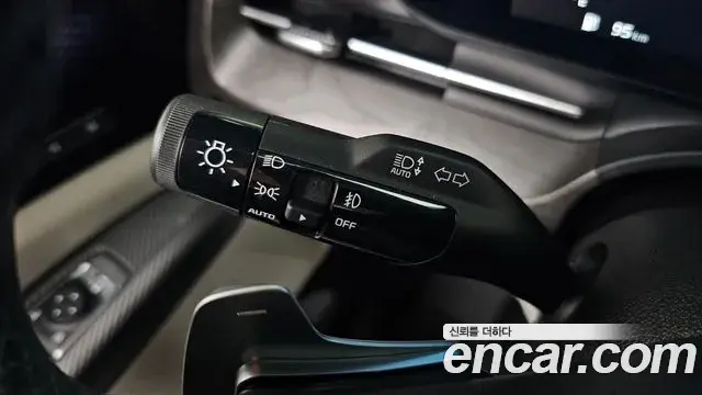 Kia Carnival 2023 — ფოტო 32/38