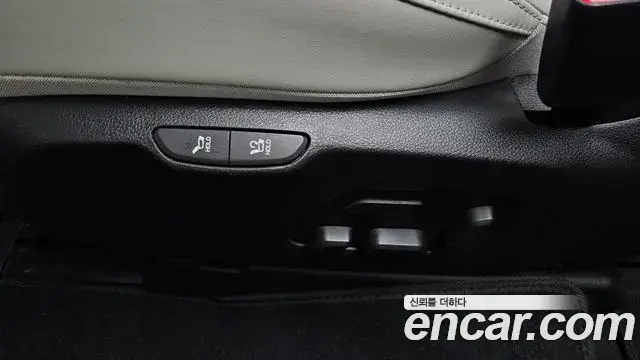Kia Carnival 2023 — ფოტო 29/38