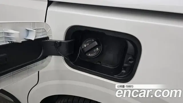 Kia Carnival 2023 — ფოტო 6/38