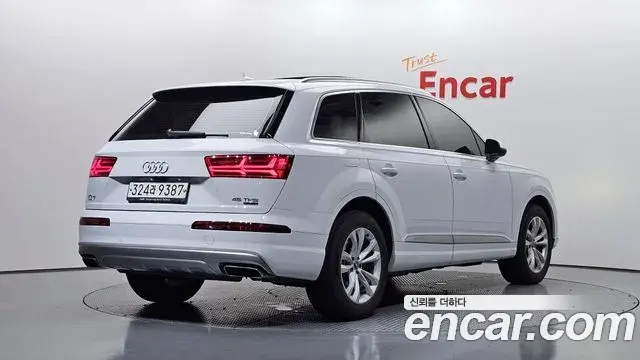 Audi Q7 2019 — Фото 2/20