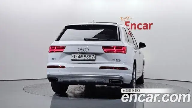 Audi Q7 2019 — Фото 4/20