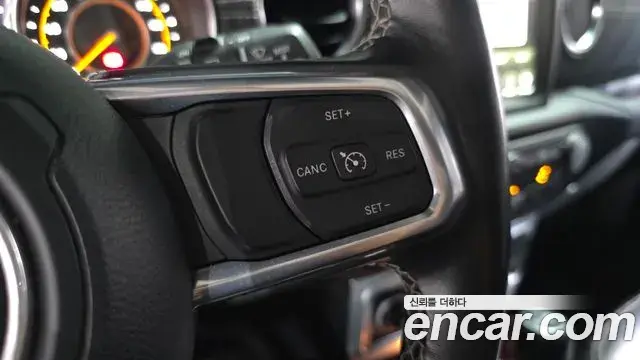 Jeep Wrangler 2021 — Фото 17/20