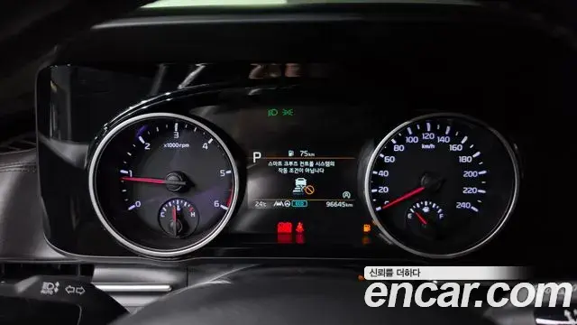 Kia Carnival 2021 — Photo 8/20