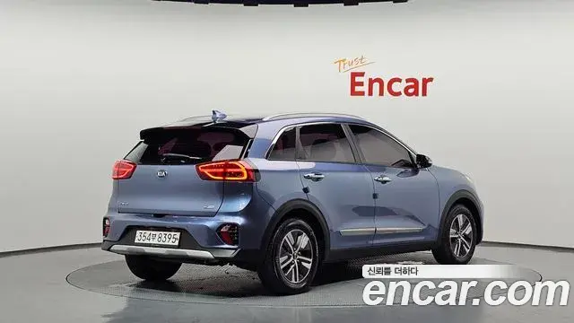 Kia Niro 2019 — Şəkil 27/36