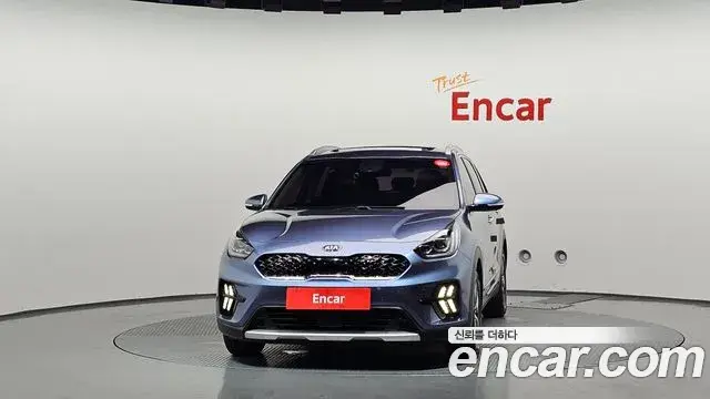 Kia Niro 2019 — Şəkil 13/36