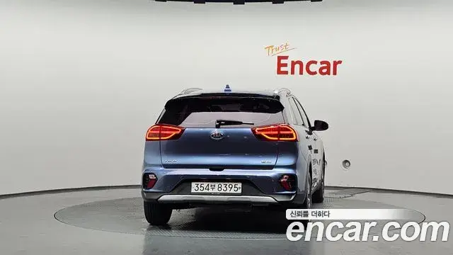 Kia Niro 2019 — Şəkil 11/36