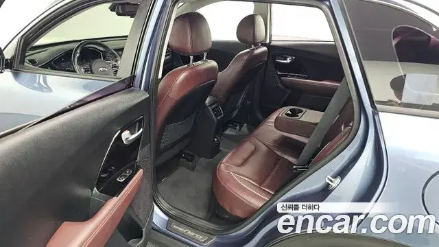 Kia Niro 2019 — Şəkil 16/36