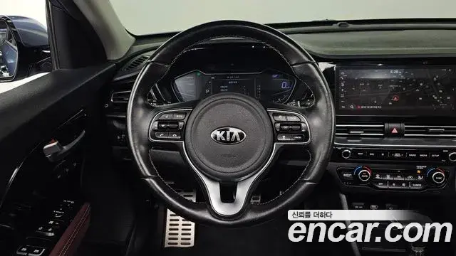 Kia Niro 2019 — Şəkil 17/36