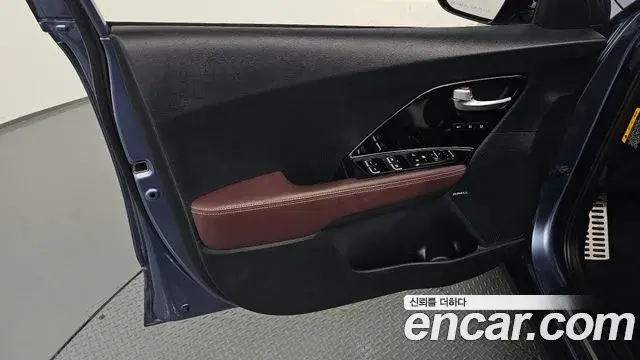 Kia Niro 2019 — Şəkil 35/36