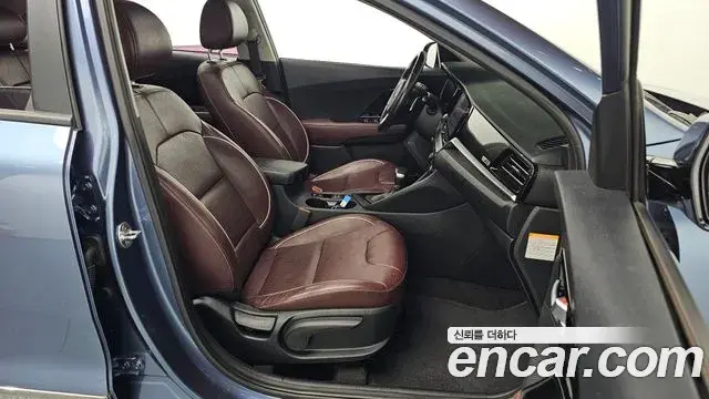 Kia Niro 2019 — Şəkil 19/36