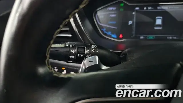 Kia Niro 2019 — Şəkil 32/36