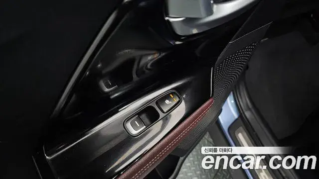 Kia Niro 2019 — Şəkil 18/36