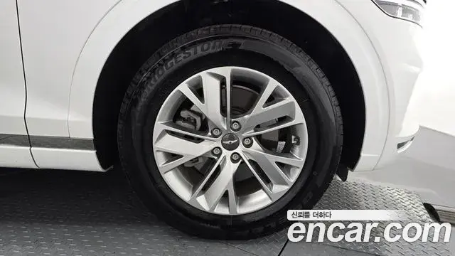 Genesis GV70 2021 — Photo 25/30