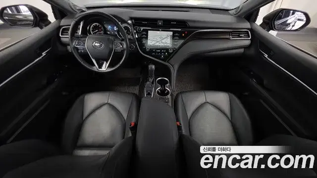 Toyota Camry 2018 — Фото 7/20