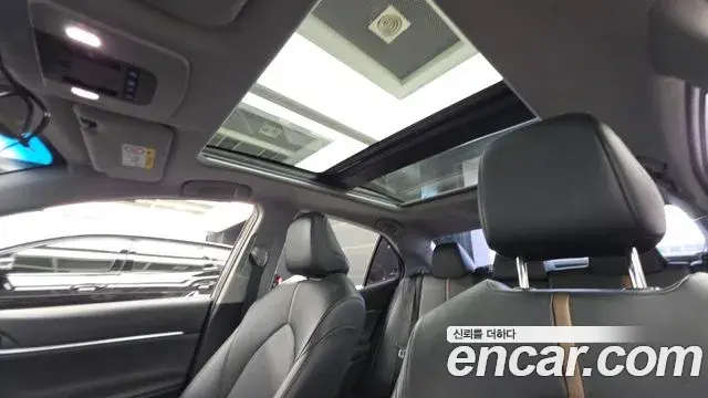 Toyota Camry 2018 — Фото 18/20