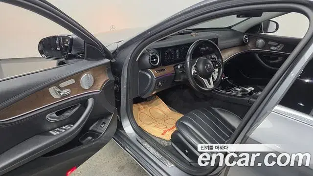 Mercedes-Benz E-Class 2018 — Фото 10/20