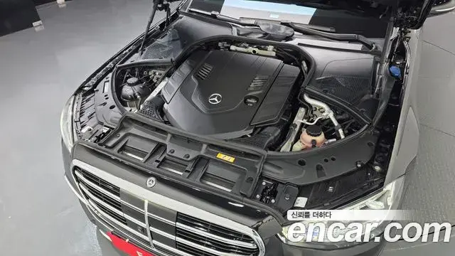 Mercedes-Benz S-Class 2022 — Photo 2/20