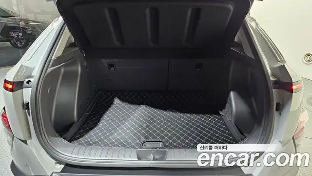 Hyundai Kona 2024 — Фото 18/20