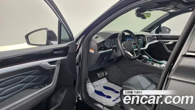 Volkswagen Touareg 2026 — Şəkil 33/35