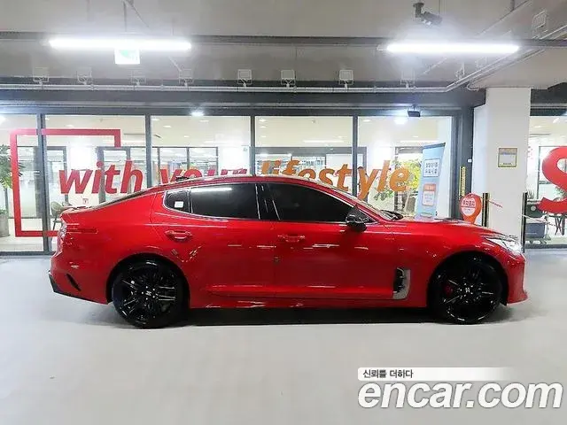 Kia Stinger 2018 — ფოტო 17/20