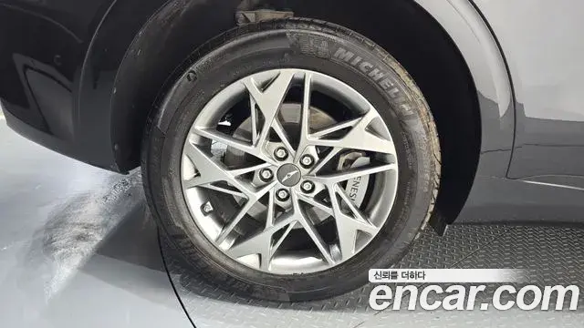 Genesis GV70 2023 — ფოტო 19/32