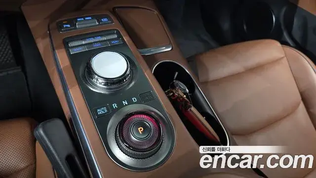 Genesis GV70 2023 — ფოტო 13/32