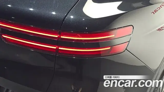 Genesis GV70 2023 — ფოტო 23/32