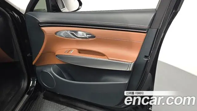 Genesis GV70 2023 — ფოტო 25/32