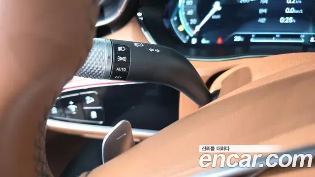 Genesis GV70 2023 — ფოტო 28/32