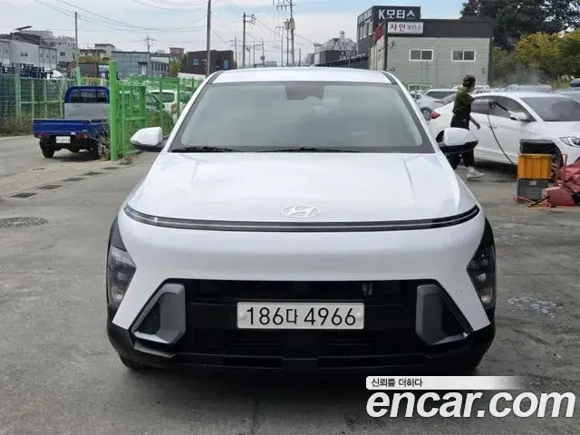 Hyundai Kona 2023 — Фото 1/7