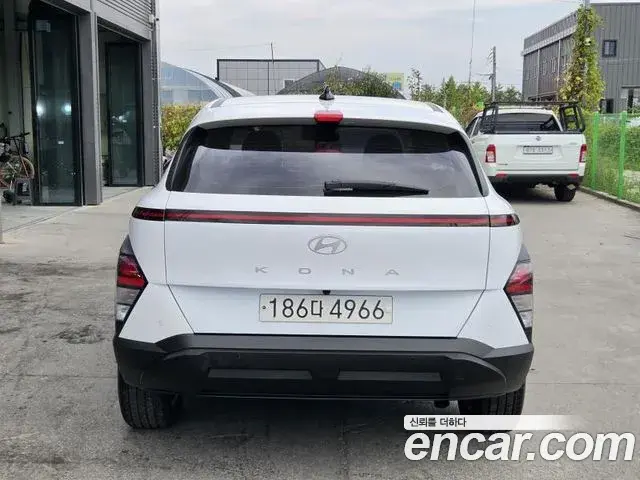 Hyundai Kona 2023 — Фото 3/7