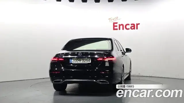 Mercedes-Benz E-Class 2021 — Фото 4/20