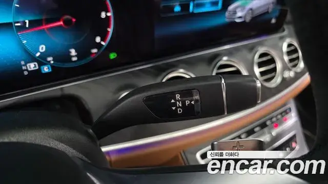 Mercedes-Benz E-Class 2021 — Фото 9/20