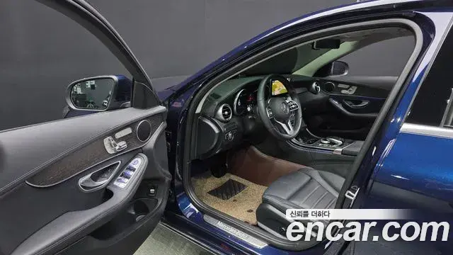 Mercedes-Benz C-Class 2019 — Фото 10/20