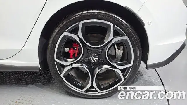 Volkswagen Golf 2025 — Photo 7/30