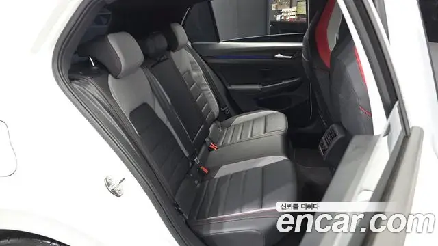 Volkswagen Golf 2025 — Photo 28/30