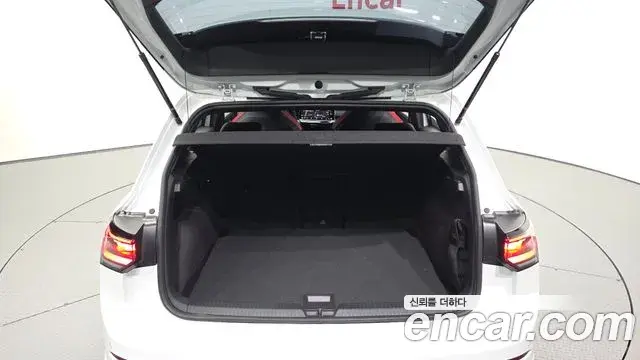 Volkswagen Golf 2025 — Photo 2/30