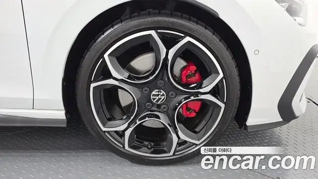 Volkswagen Golf 2025 — Photo 12/30