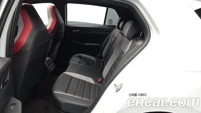 Volkswagen Golf 2025 — Photo 13/30