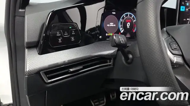 Volkswagen Golf 2025 — Photo 21/30