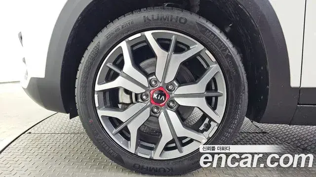 Kia Seltos 2019 — ფოტო 8/35