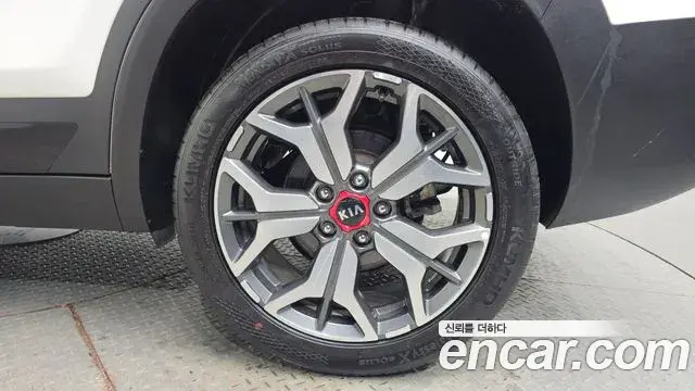 Kia Seltos 2019 — ფოტო 19/35