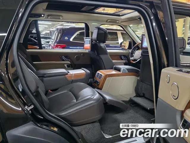 Land Rover Range Rover 2020 — ფოტო 17/20