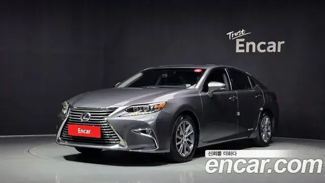 Lexus ES300h 2018 — Фото 1/20